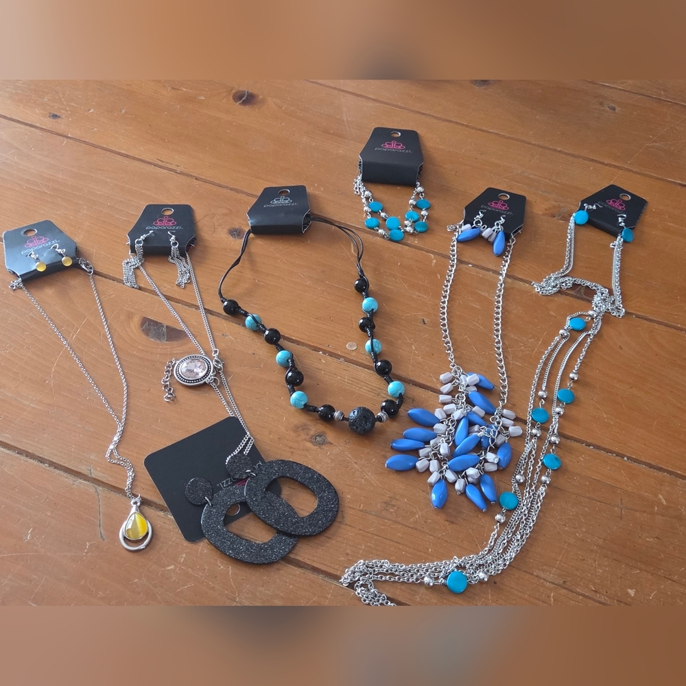 Assorted Women's NWT Paparazzi Jewelry 6 Pieces
